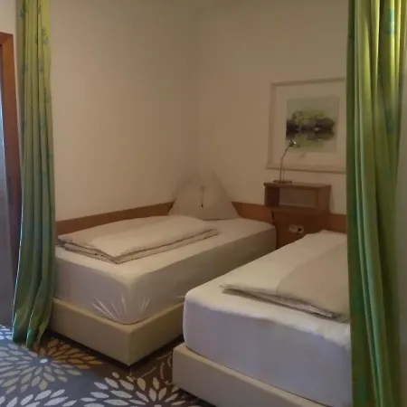 ホテル Seehotel Engstler