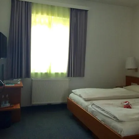 Otel Seehotel Engstler Velden am Wörthersee