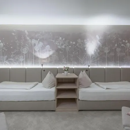 Seehotel Engstler Отель Фельден-ам-Вёртер-Зе