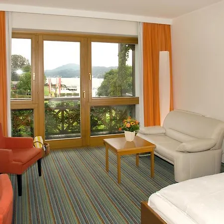 Seehotel Engstler ホテル フェルデン・アム・ヴェルターゼー